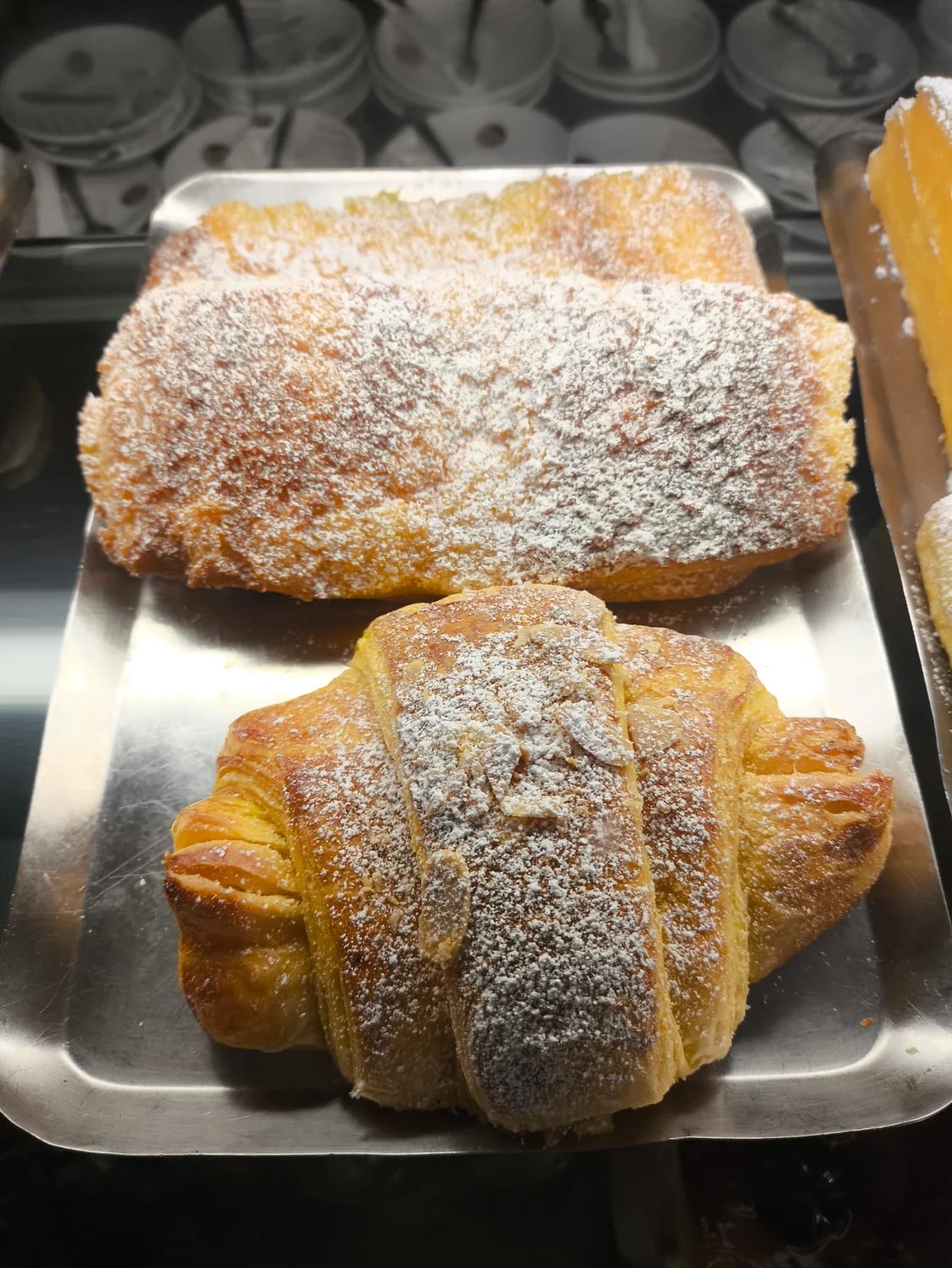 Pastelaria com coco — fotografia real da Padaria do Pilado