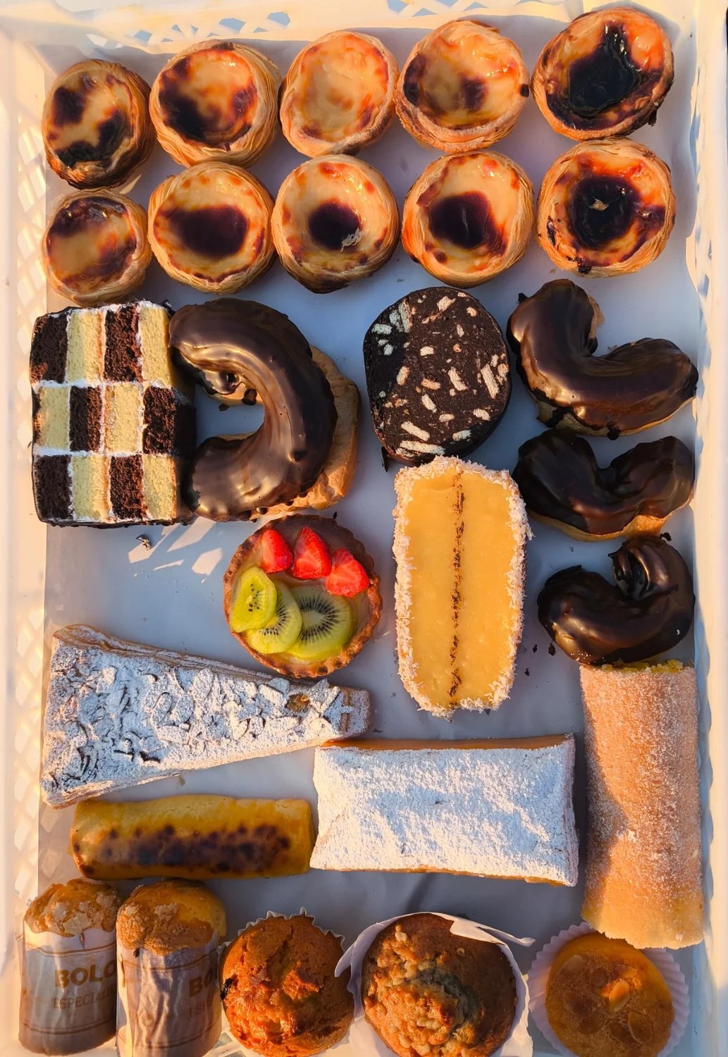 Seleção real de pastéis de nata, bolos e doces da Padaria do Pilado