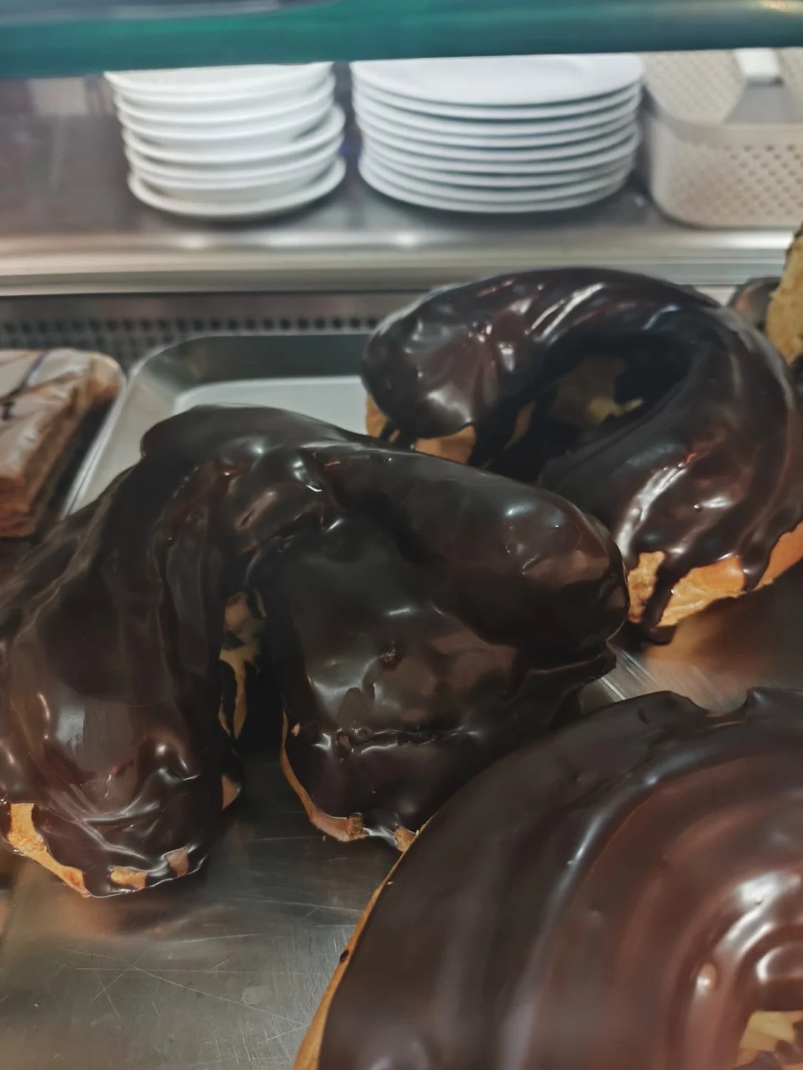 Doces com chocolate — fotografia real da Padaria do Pilado